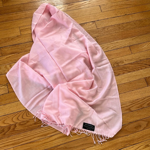 NWOT Pink Pashmina Scarf Cashmere Silk Fringe Italy New never worn - Picture 2 of 5